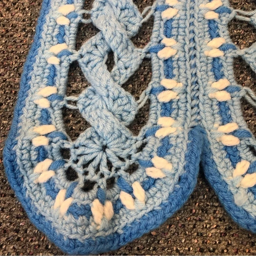 Vtg Hand Crochet Afghan Lap Baby Blanket Throw Scalloped Edge Blues & White